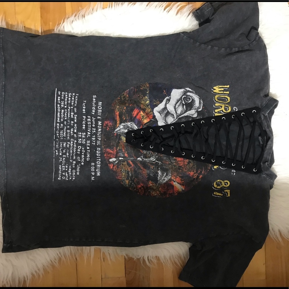 T shirt lace up